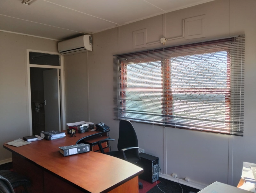 To Let commercial Property for Rent in Southernwood Eastern Cape